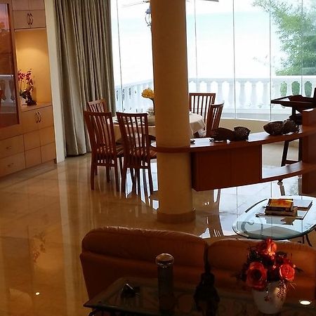 Tropical Sea View & Sunshine Villa Batu Feringgi Bagian luar foto