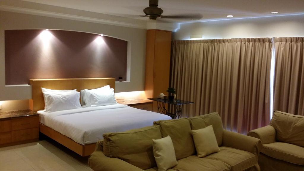 Tropical Sea View & Sunshine Villa Batu Feringgi Bagian luar foto