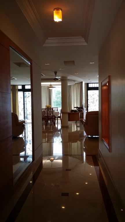 Tropical Sea View & Sunshine Villa Batu Feringgi Bagian luar foto